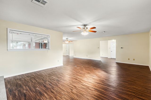 281 Lakeside Drive, China Spring, TX 76633