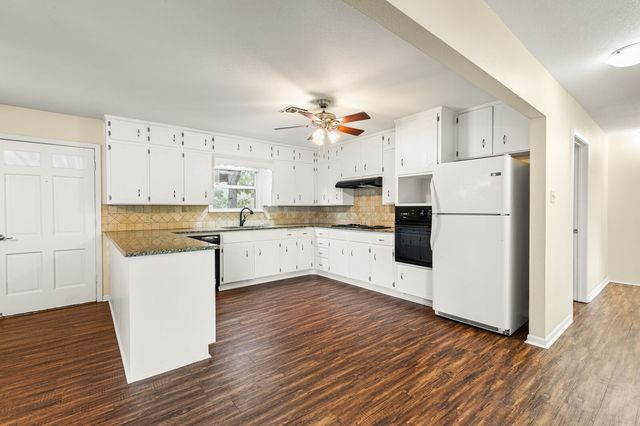 281 Lakeside Drive, China Spring, TX 76633