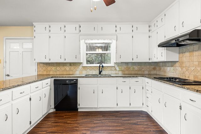 281 Lakeside Drive, China Spring, TX 76633
