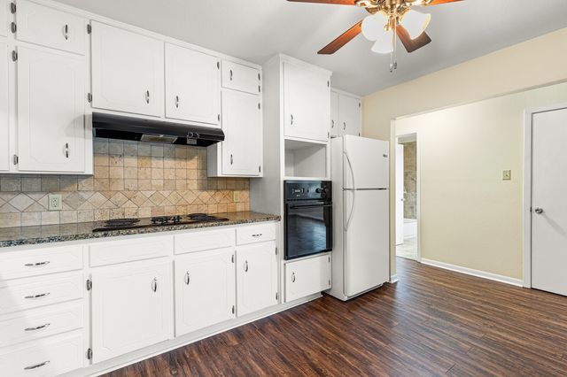 281 Lakeside Drive, China Spring, TX 76633