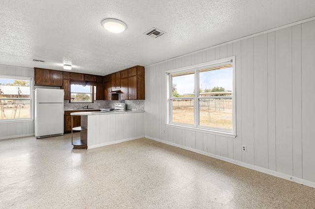 281 Lakeside Drive, China Spring, TX 76633