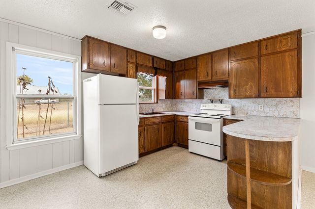 281 Lakeside Drive, China Spring, TX 76633