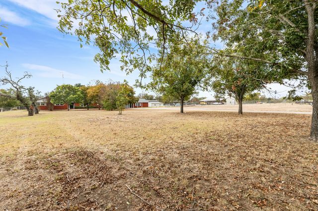 281 Lakeside Drive, China Spring, TX 76633