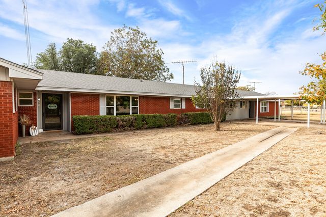 281 Lakeside Drive, China Spring, TX 76633