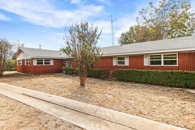 281 Lakeside Drive, China Spring, TX 76633