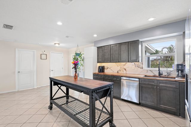 1741 SE Jackson Street, Stuart, FL 34997