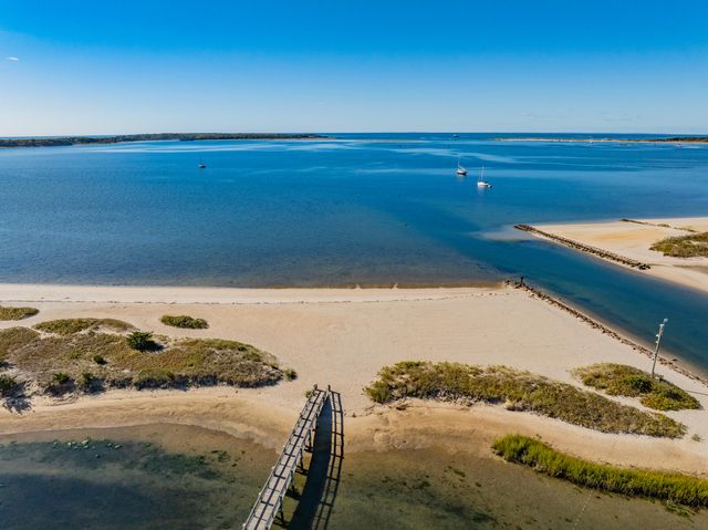 14 Brewster Road, West Yarmouth, MA 02673