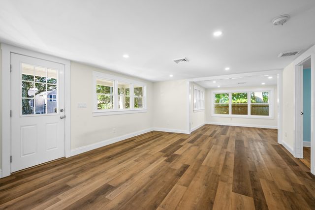 14 Brewster Road, West Yarmouth, MA 02673