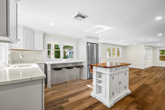 14 Brewster Road, West Yarmouth, MA 02673