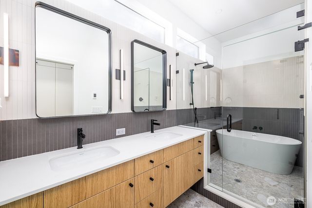 311 NE 59th Street, Seattle, WA 98105