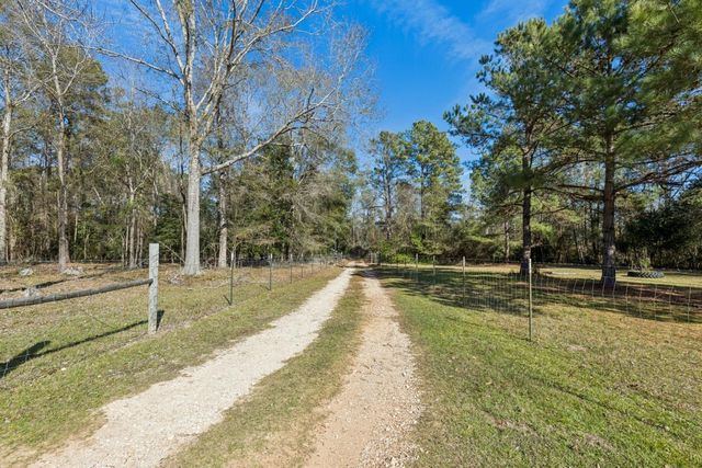 392 Robert E Lee Lane, Livingston, TX 77351