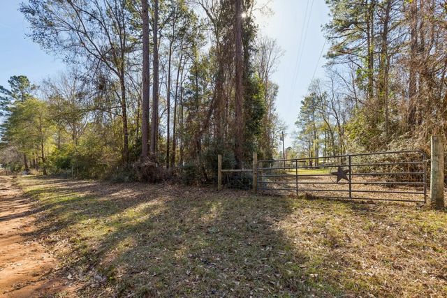 392 Robert E Lee Lane, Livingston, TX 77351