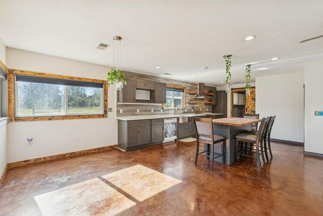 392 Robert E Lee Lane, Livingston, TX 77351