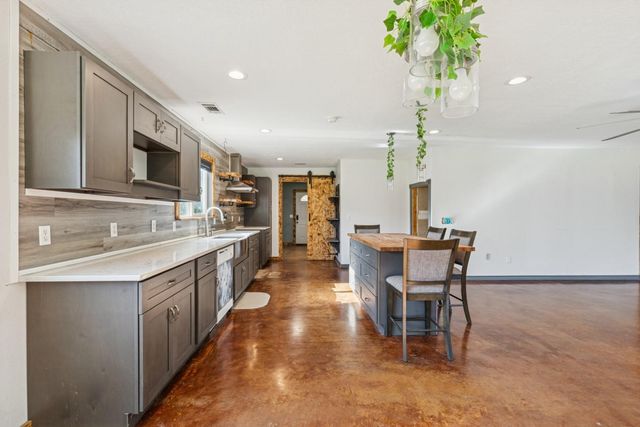 392 Robert E Lee Lane, Livingston, TX 77351