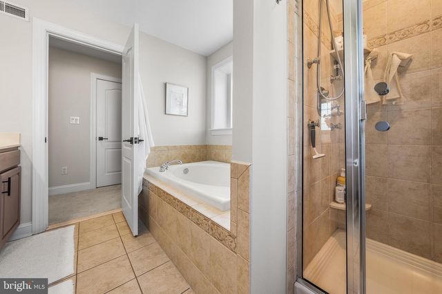6578 ARBORDEAU LN, Macungie, PA 18062