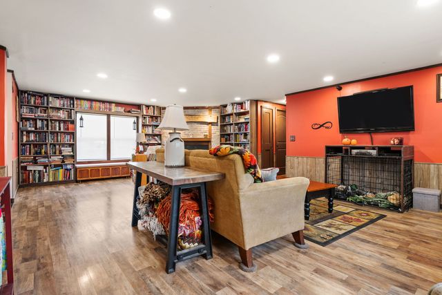 1048 Testa Drive, Justice, IL 60458