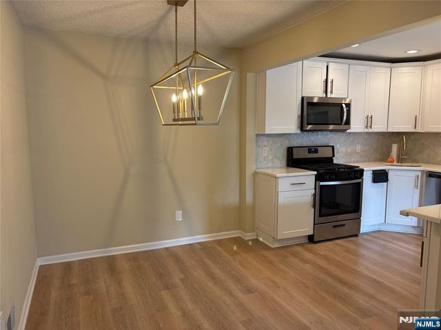 861 Juniper Way, Mahwah, NJ 07430