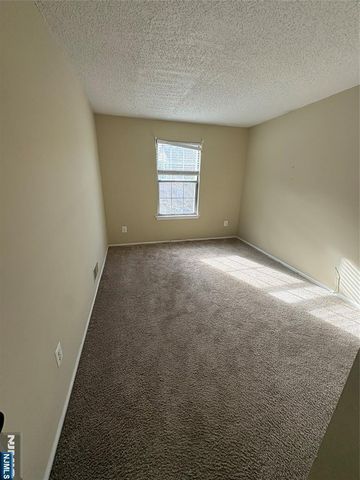 861 Juniper Way, Mahwah, NJ 07430