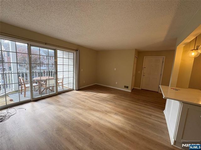 861 Juniper Way, Mahwah, NJ 07430