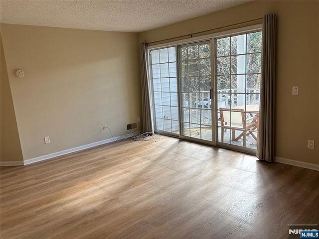 861 Juniper Way, Mahwah, NJ 07430