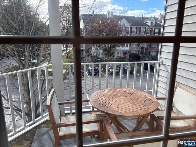 861 Juniper Way, Mahwah, NJ 07430