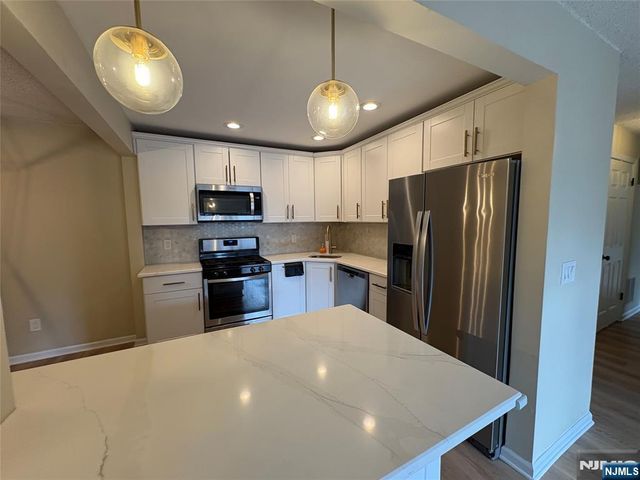 861 Juniper Way, Mahwah, NJ 07430