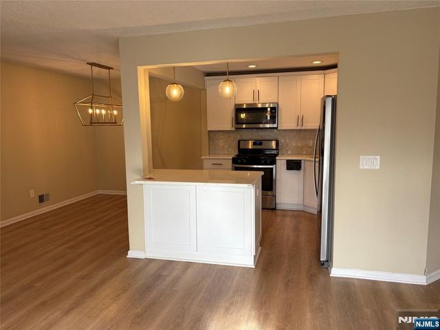 861 Juniper Way, Mahwah, NJ 07430