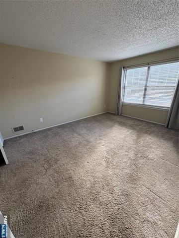 861 Juniper Way, Mahwah, NJ 07430