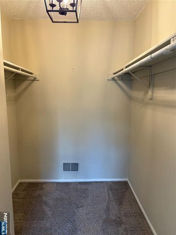 861 Juniper Way, Mahwah, NJ 07430