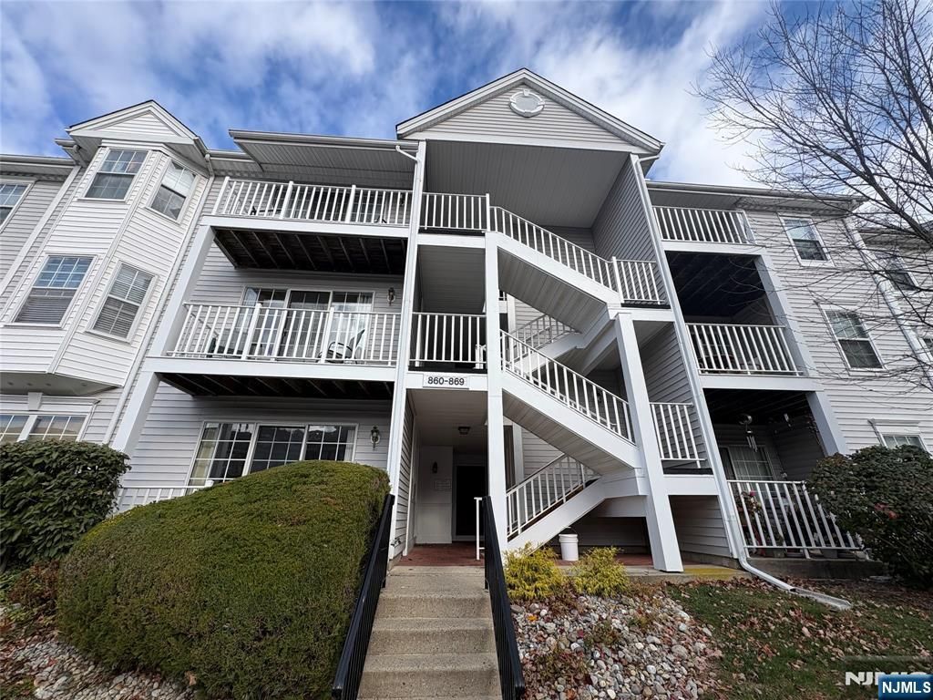 861 Juniper Way, Mahwah, NJ 07430