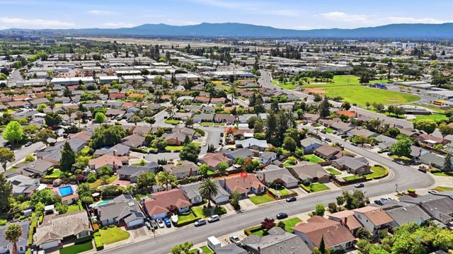 546 Woodstock Way, Santa Clara, CA 95054