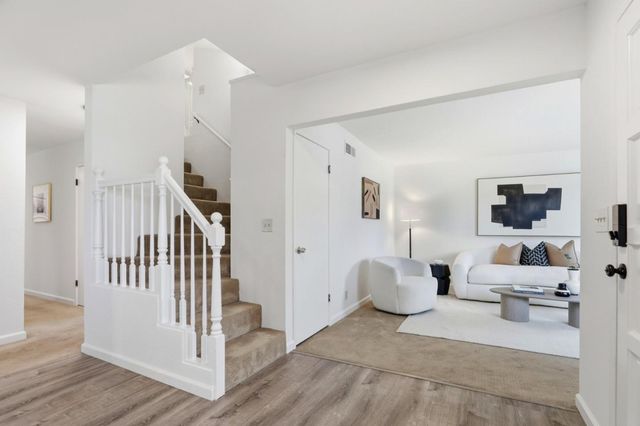 546 Woodstock Way, Santa Clara, CA 95054