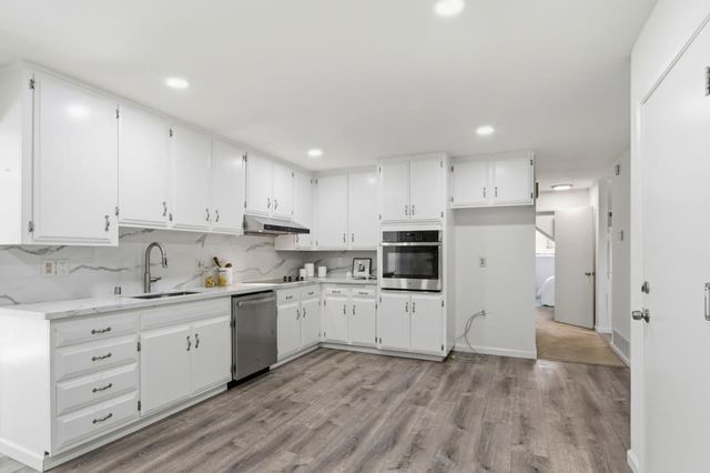 546 Woodstock Way, Santa Clara, CA 95054