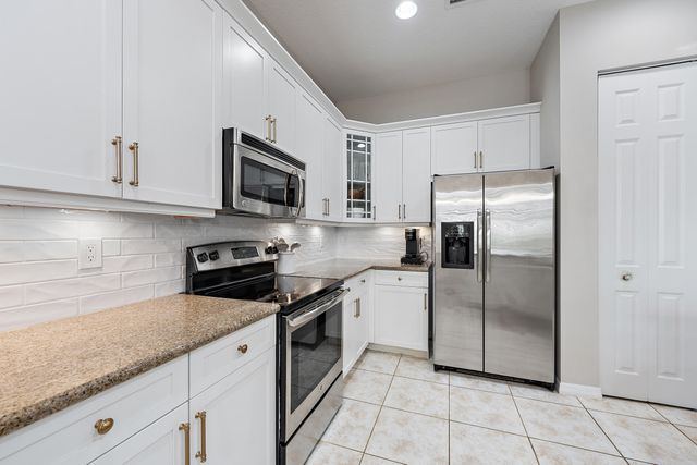 1056 Piccadilly Street, Palm Beach Gardens, FL 33418