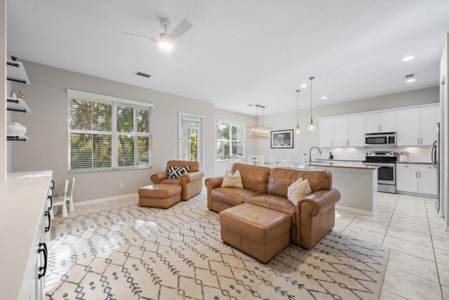 1056 Piccadilly Street, Palm Beach Gardens, FL 33418