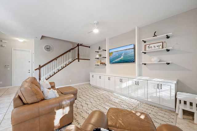 1056 Piccadilly Street, Palm Beach Gardens, FL 33418