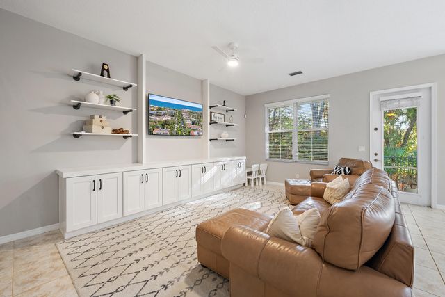 1056 Piccadilly Street, Palm Beach Gardens, FL 33418