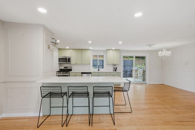 334 Rogers St, Lowell, MA 01852