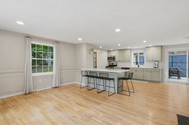 334 Rogers St, Lowell, MA 01852