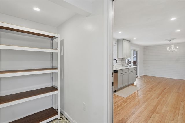334 Rogers St, Lowell, MA 01852
