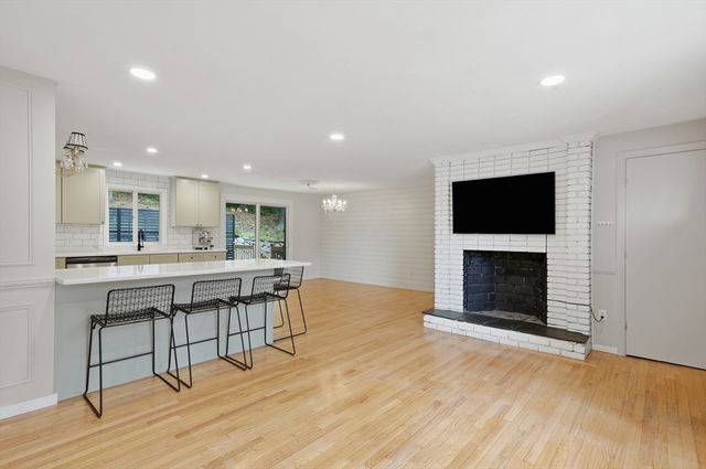 334 Rogers St, Lowell, MA 01852