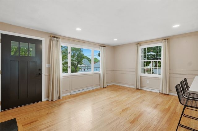 334 Rogers St, Lowell, MA 01852