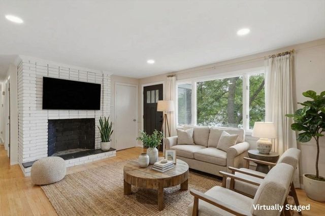 334 Rogers St, Lowell, MA 01852