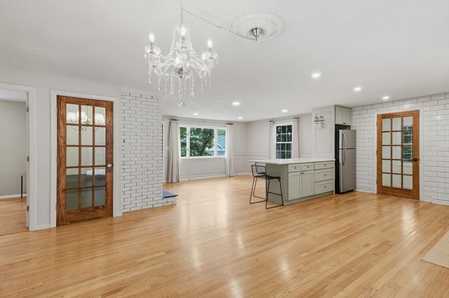334 Rogers St, Lowell, MA 01852