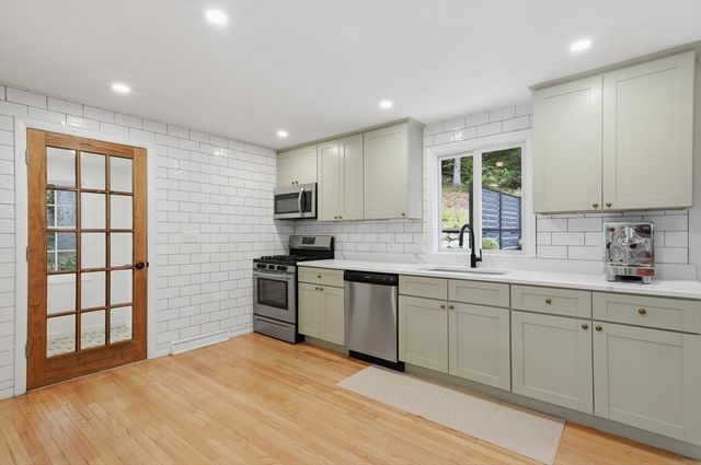 334 Rogers St, Lowell, MA 01852