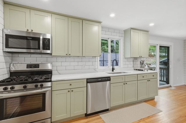 334 Rogers St, Lowell, MA 01852