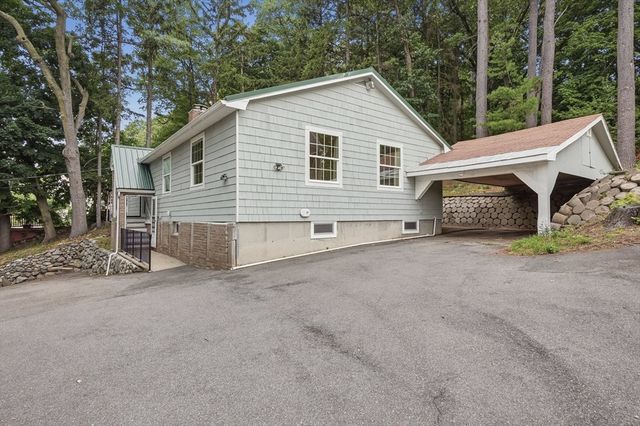 334 Rogers St, Lowell, MA 01852