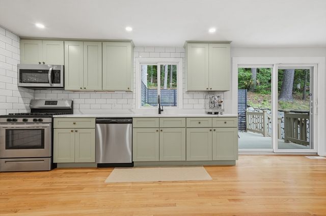 334 Rogers St, Lowell, MA 01852