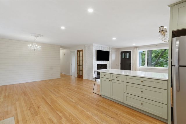 334 Rogers St, Lowell, MA 01852