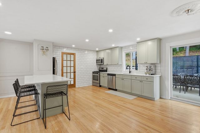 334 Rogers St, Lowell, MA 01852